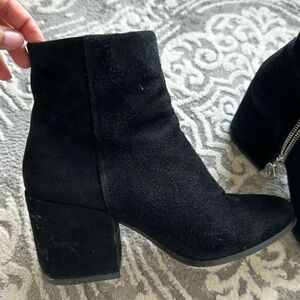 WISHBONE Ankle booties